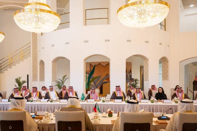 Saudi Foreign Minister Prince Faisal bin Farhan and his Kuwaiti counterpart  Abdullah Ali Al-Yahya.